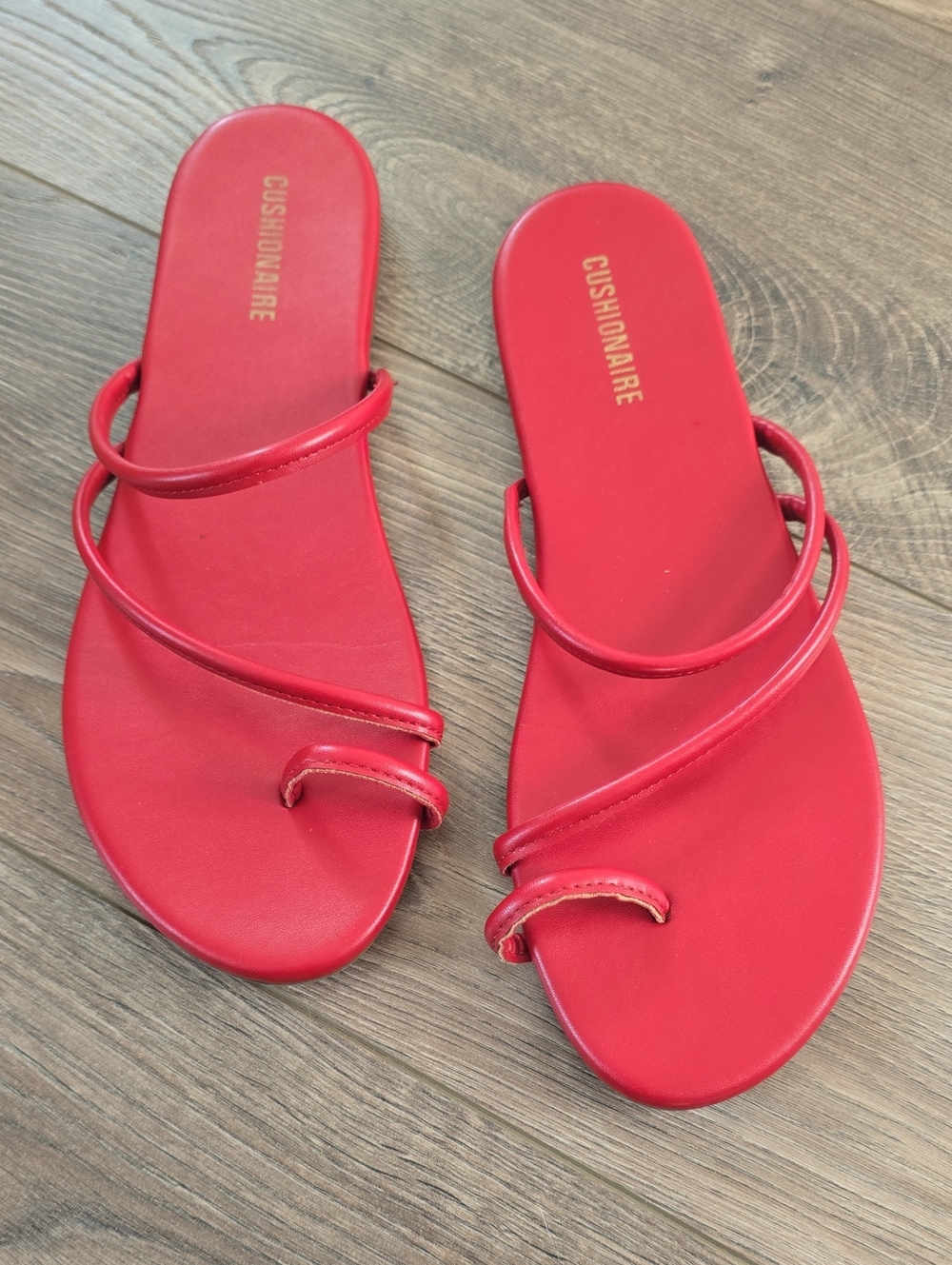 CUSHIONAIRE Red Strappy Toe-Loop Slide Sandals